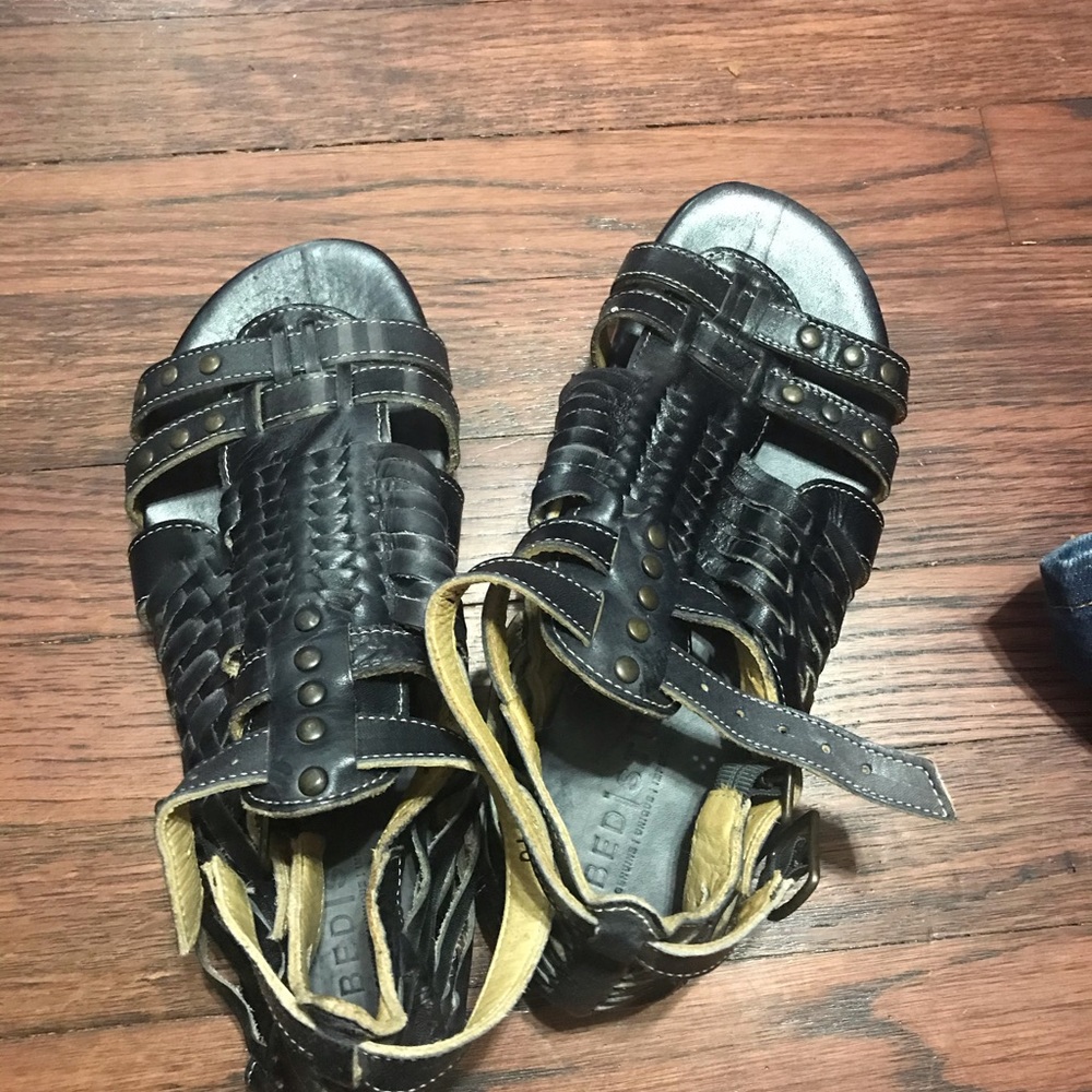 New Bedstu sandals